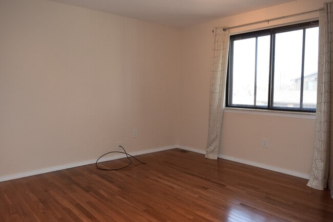 Building Photo - Updated 2-Bedroom Condo with Finished Basement, Garage, Pool, Tennis, Clubhouse