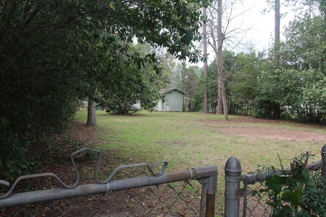 Building Photo - 1800 Gillionville Rd