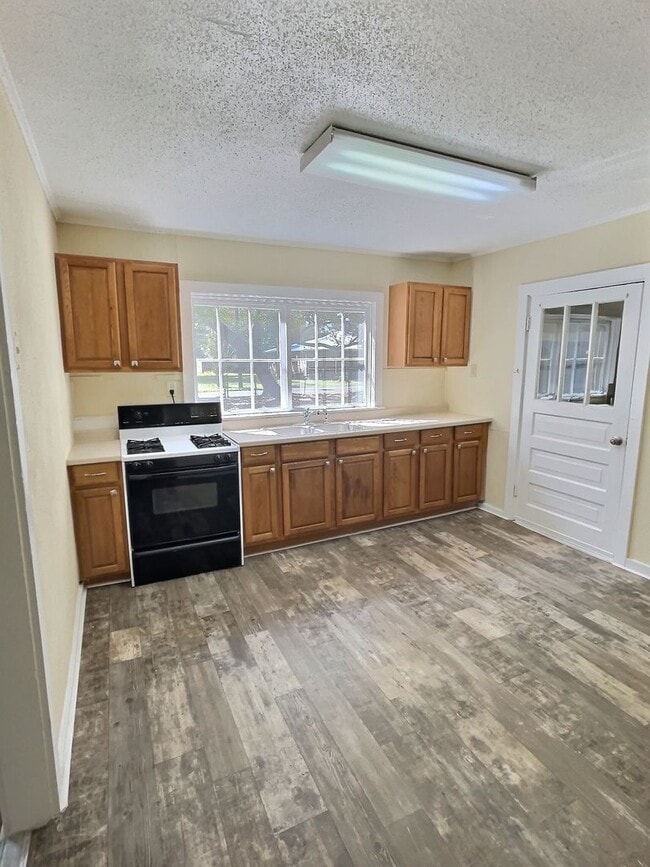 Building Photo - Cozy Cottage in Prime Downtown Ocean Springs Location!