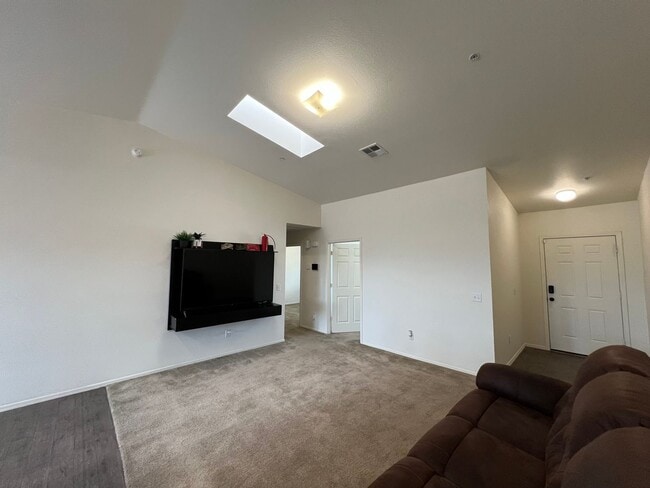 Building Photo - 3 BEDROOM HOME WITH SOLAR IN DESERT SKY!