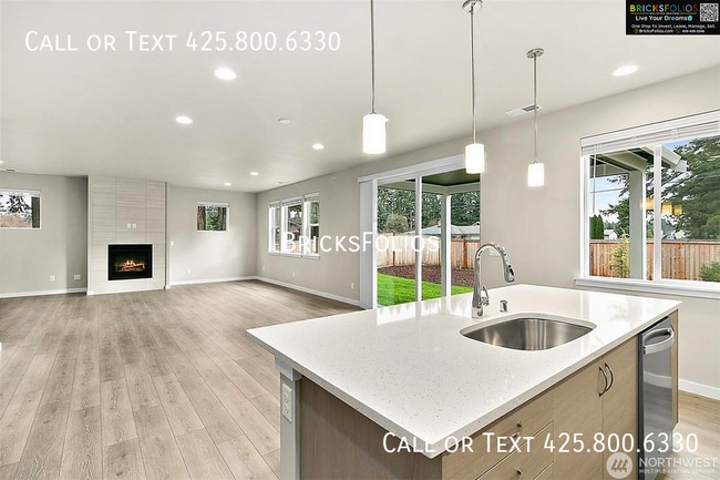 Building Photo - 16217 8th Ave E