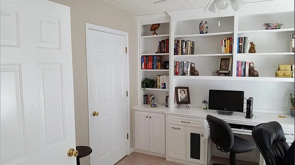 Building Photo - Room in House on Stoneleigh Run Dr NE