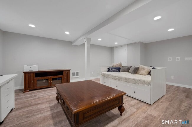 Building Photo - 51 Ledgewood Dr