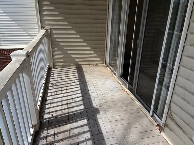 Building Photo - Room in Condo on Claret Ln