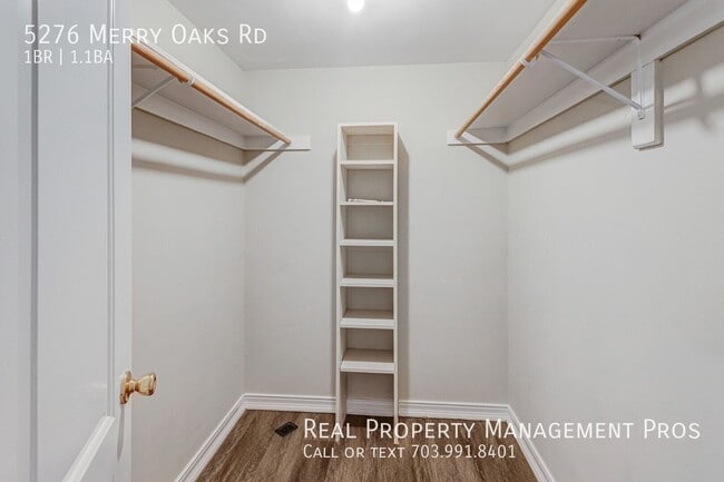 Building Photo - 5276 Merry Oaks Rd