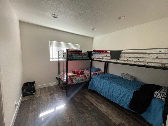 Building Photo - 6128 Chickasaw Ct