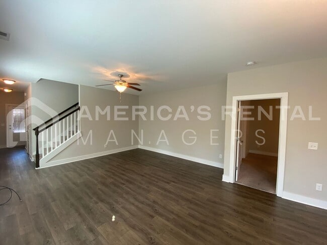 Building Photo - Large Townhome for Rent in Gardendale...  View with 48 Hours Notice!