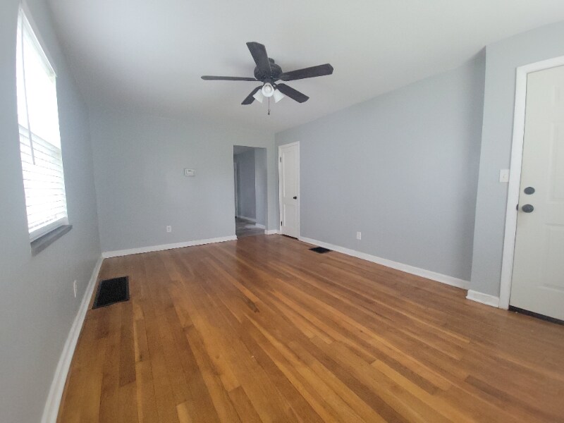 Building Photo - 215 Ryburn Ave