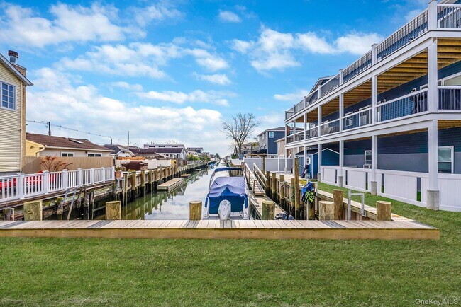 Building Photo - 449 Nassau Ave