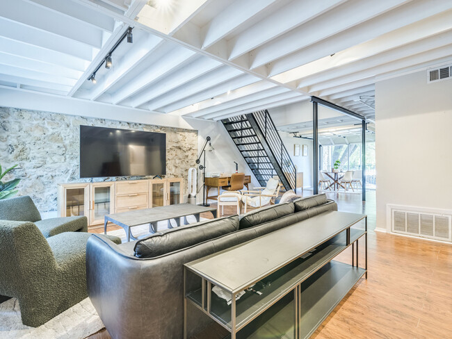 Building Photo - Fully appointed Loft with Lake Austin access!