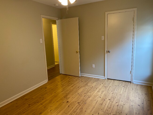 Building Photo - 7651 Bles Ave