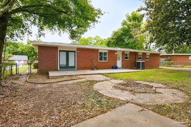 Building Photo - 3875 Arbutus Dr
