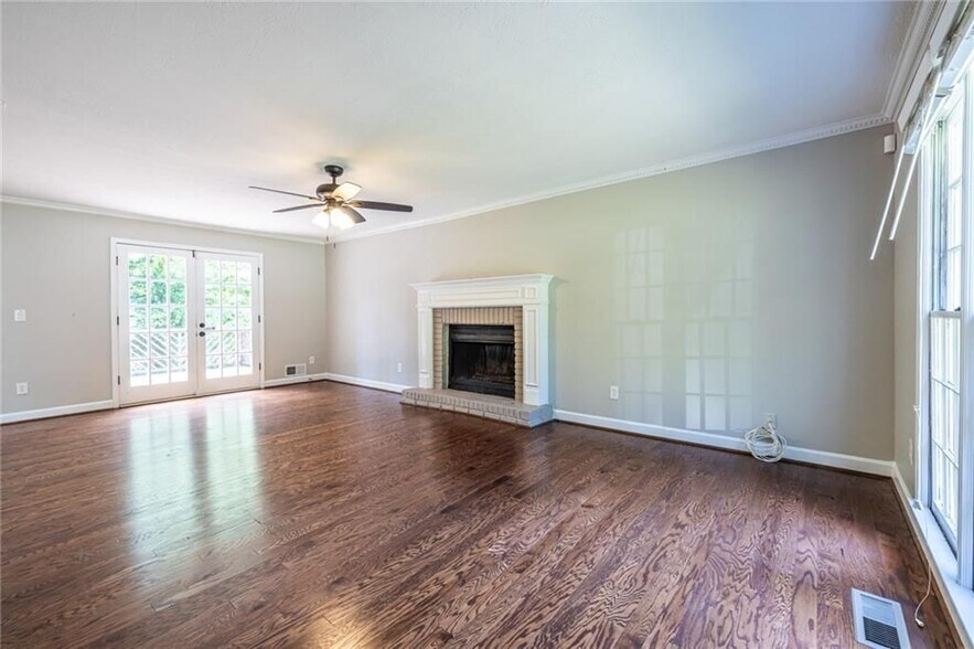 Building Photo - 1093 Wash Lee Dr SW