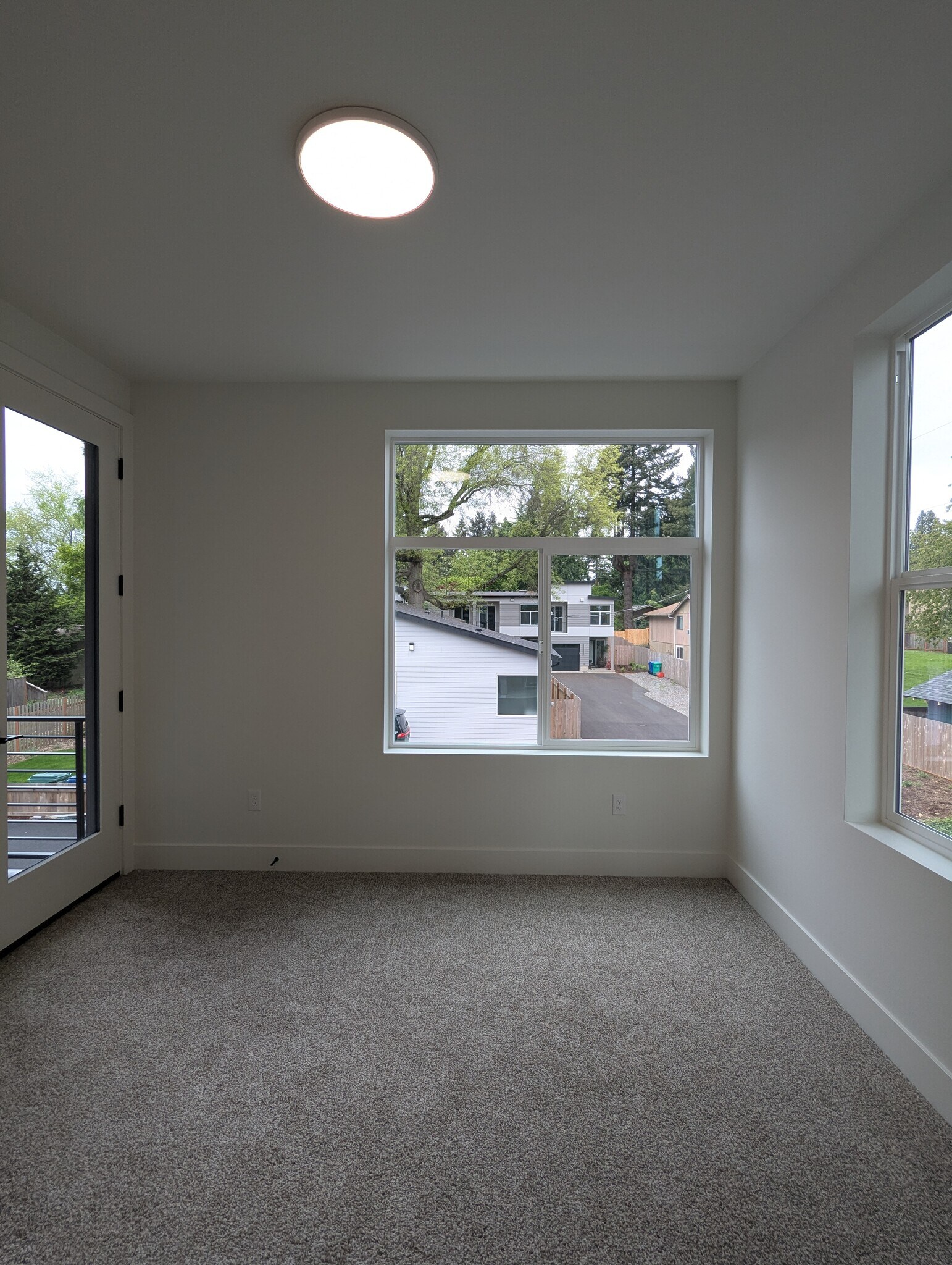 Building Photo - 5041 SE King Rd