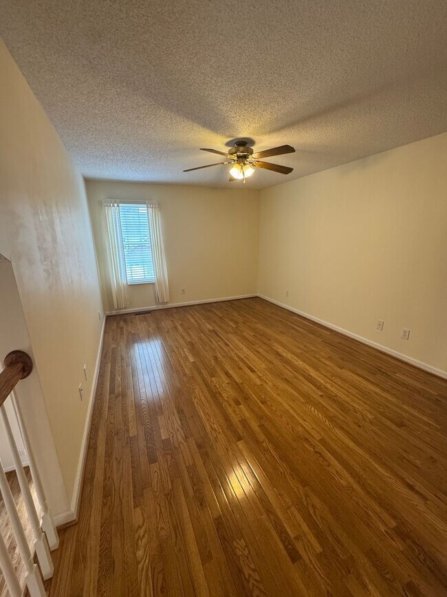 Building Photo - Charming Updated Townhouse in Bristol, VA