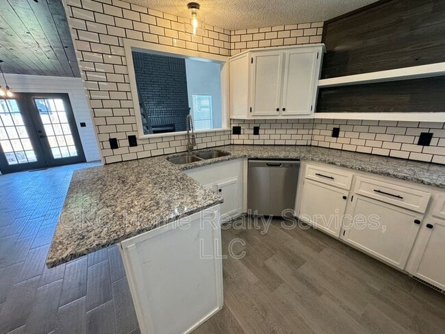 Building Photo - 2501 Kathy Ct