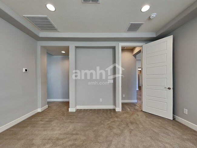 Building Photo - 18256 W Thunderhill Pl