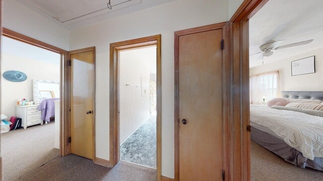 Building Photo - Home w/Yard & Garage