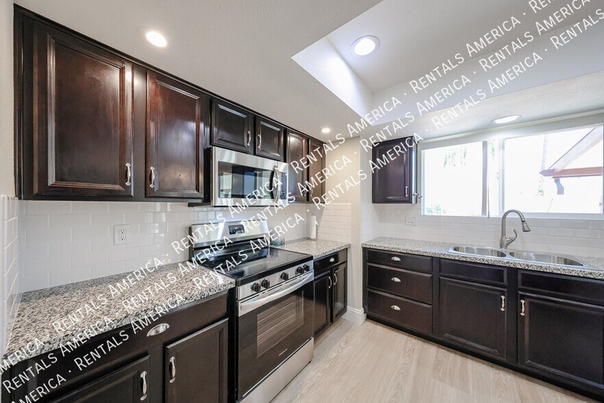 Building Photo - 11621 N 30th St