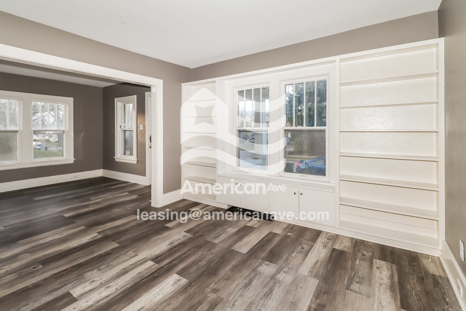 Building Photo - 1002 E Victoria St