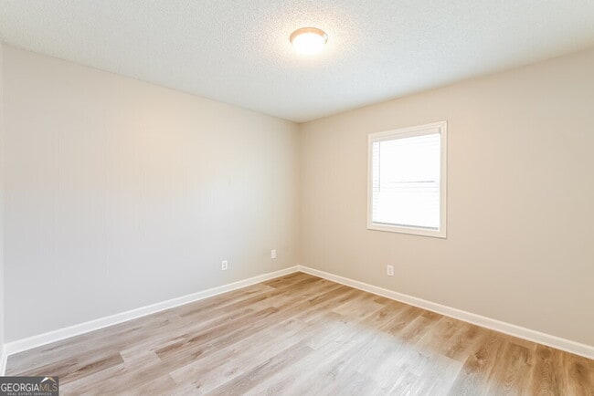 Building Photo - 5767 Riverside Dr