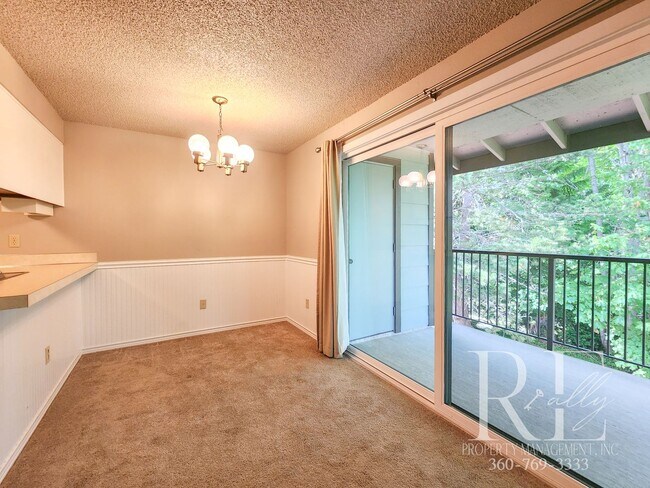 Building Photo - Upstairs Condo at The Narrows – Pool, Club...