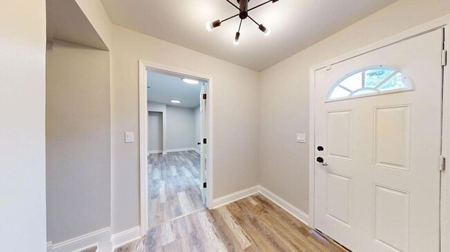 Building Photo - 1379 Roosevelt Pl