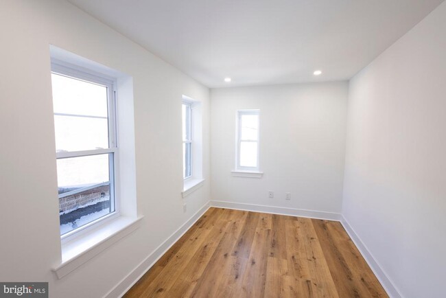Building Photo - 3704 Midvale Ave