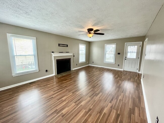 Building Photo - 3 Bed, 2 Bath Nest in Hope Mills