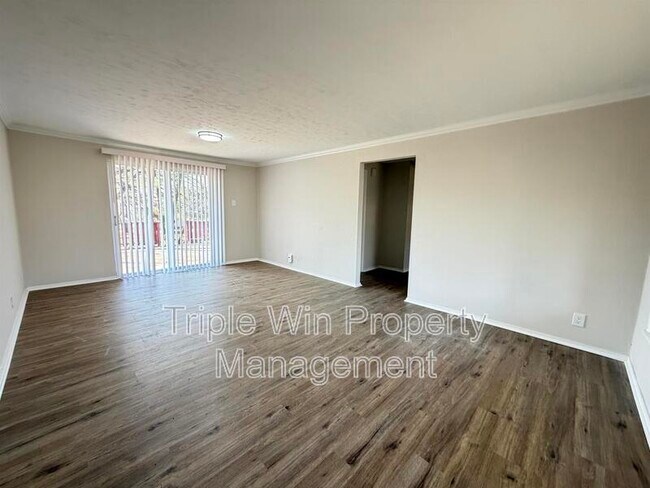 Building Photo - 404 Fee Fee Hills Dr