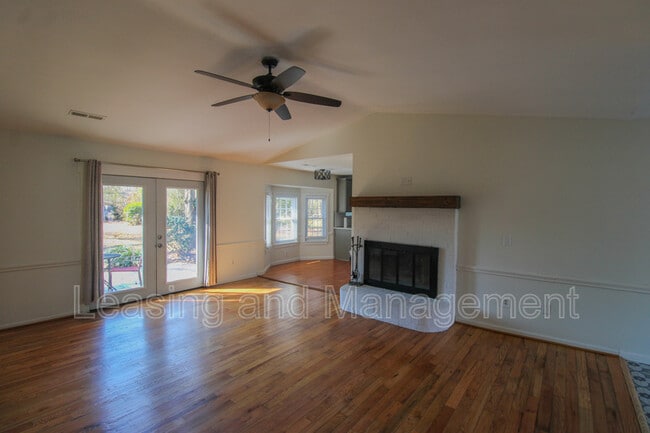 Building Photo - 2004 Vestry Dr