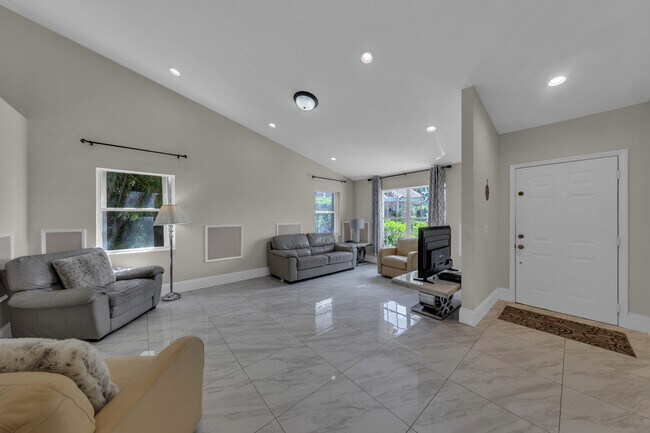 Building Photo - 19623 Back 9 Dr