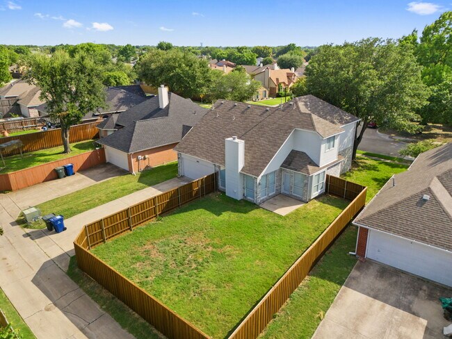 Building Photo - 2802 Briarbrook Ln
