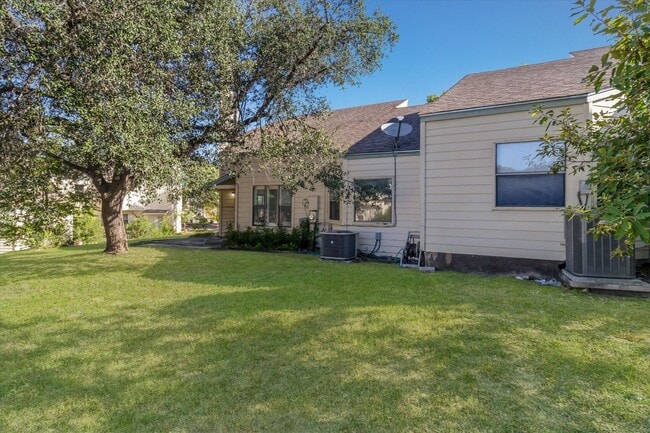 Building Photo - 8401 Echo Creek Ln
