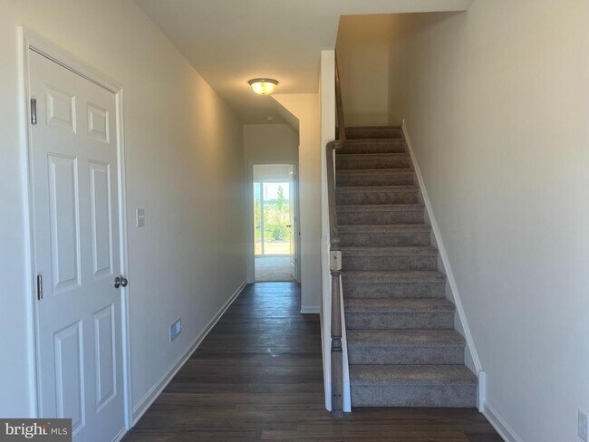 Building Photo - 756 Rosler Wy