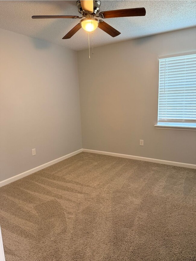 Building Photo - 1006 Ridgeland Dr