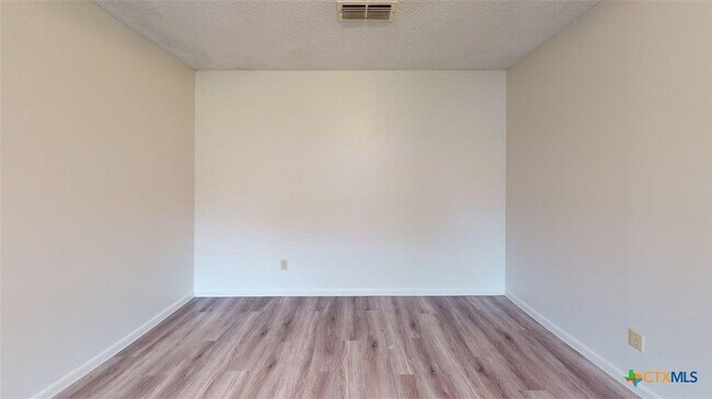 Building Photo - 1804 Clarawood Dr
