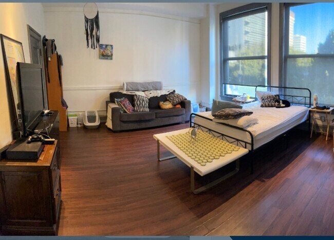 Building Photo - 108 W 2nd St