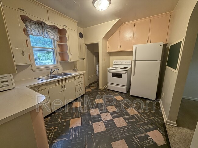 Building Photo - 524 N Kinney Ave