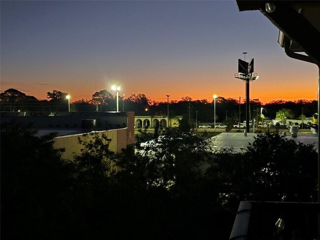 Building Photo - 5111 Royal Palms Wy