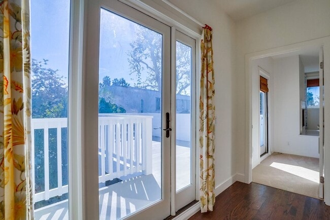 Building Photo - Beautiful 4 Bed/4 Bath Family Home w/pool Available Now!!