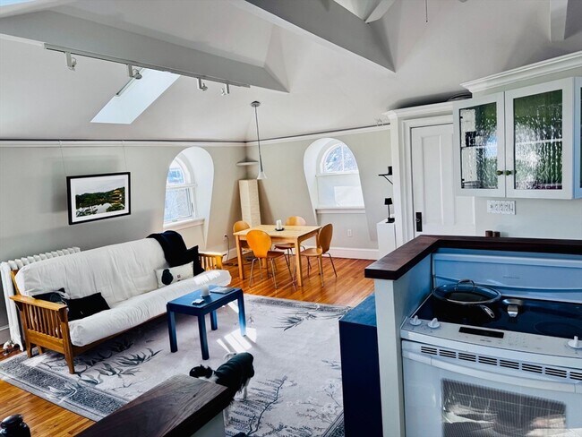 Building Photo - 19 Chester St