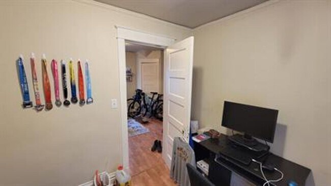 Building Photo - 617 E 8th St