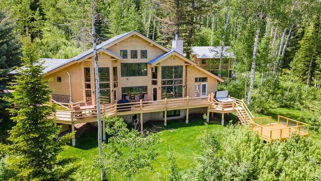 Building Photo - 7855 Pine Tree Rd