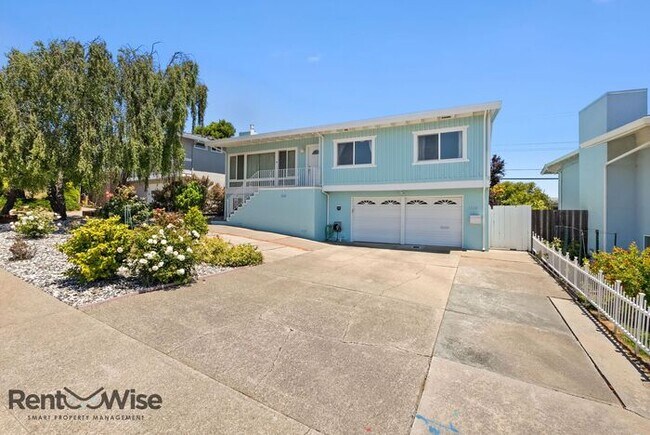 Building Photo - 1120 Oakwood Dr