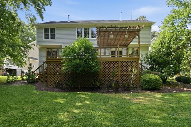 Building Photo - Gorgeous and Spacious 5 Bedroom Home, Cul-de-sac lot, Vaulted Ceilings, Large Backyard, Stunning ...