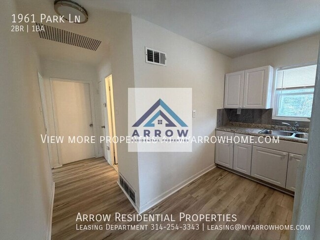 Building Photo - 1961 Park Ln