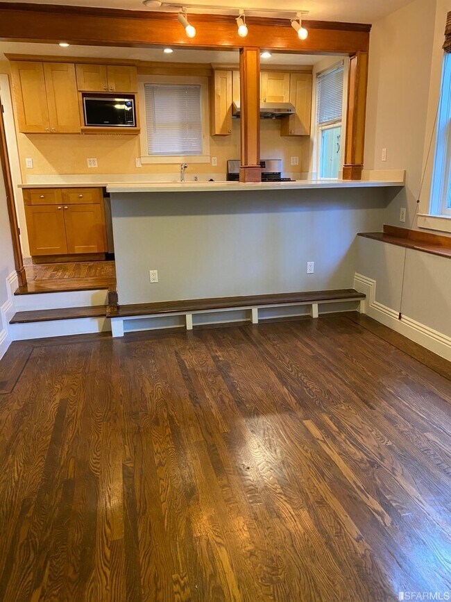 Building Photo - 188 Winfield St