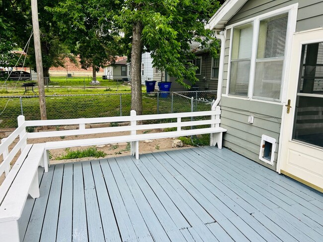 Building Photo - Cute Single Family Home, Great Location
