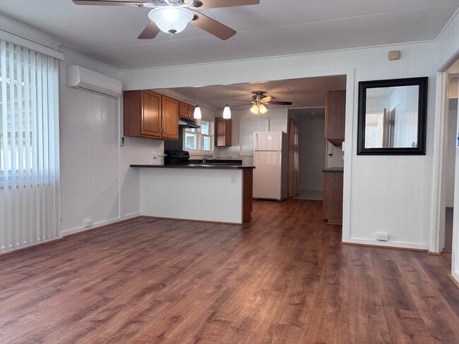 Primary Photo - 2 Bed/1 Bath - Kahala - Quiet neighborhood...